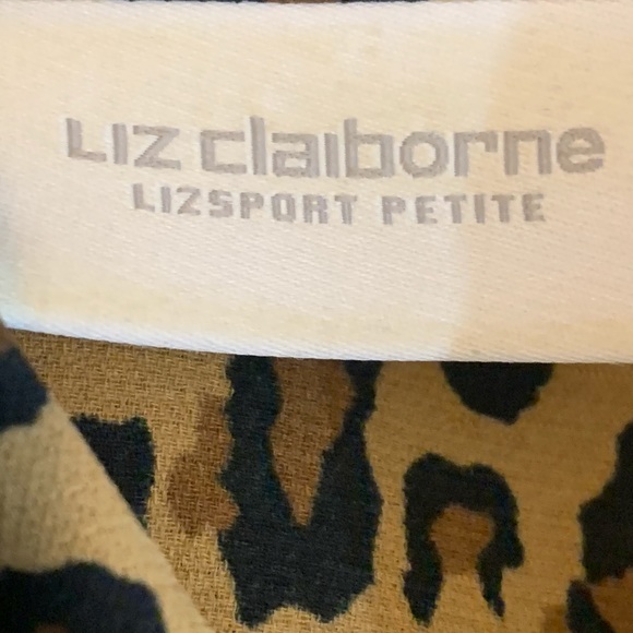 💥2 for $20💥Lizsport Petite leopard blouse🔥 - Picture 7 of 9